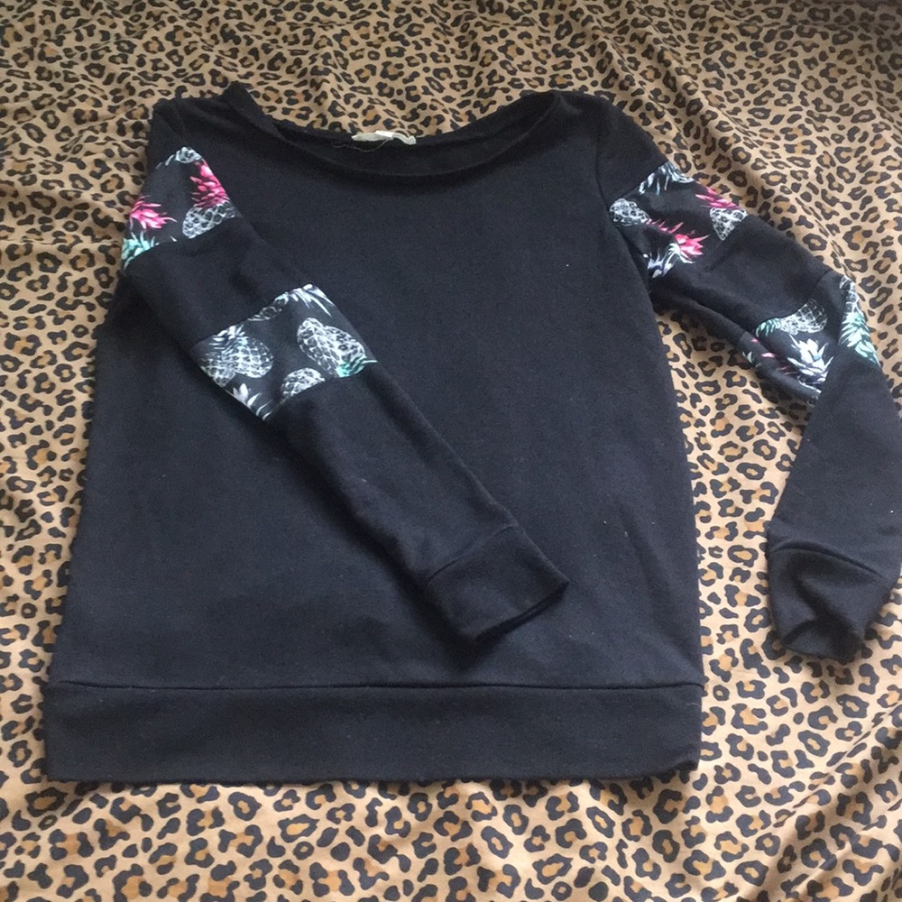 Black Jessica Simpson shirt with pineapple sleeves